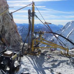 Qui a réalisé le génie civil du Refuge de l'Aigle  ? Refuge de l'aigle, Ecrin travaux, La Meije travaux, Génie Civil refuge de l'aigle, Travaux spéciaux en montagne, Forage ancrage