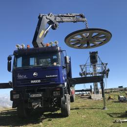 MBTM, Mellet Billon Travaux en Montagne, Remontées Mécaniques, Montagne, BTP, Spéciaux, Maitrise des environnements complexes, Génie Civil, Télésièges, Isère, Savoie, Haute-Savoie, Rhône Alpes, Station de ski, Neige, Chantiers, Montage, Appareil, Télécabine, Transport par câble, Terrassement, forage, Maintenance, TSF, TSD, TCD, TMX, certification, ISO, pelle araignee, levage, epissure, pylône, balancier, fût, ligne, câble, Bâtiment industriel, Bâtiment, Massif, Industrie, Attraction, Respect, Compétences, Techniques, Sécurité, Environnement, Qualité, QSE, Société, SAS, Camion tracteur, Camion porteur, Grue, Matériel de déroulage, Treuil, Matériel, Services, Intervention d'urgence, Télésiège fixe, Télésiège débrayable, Télécabine débrayable, Camion, Grue, Camion grue, Materiel roulant, Transport, Chantiers, Transport tout terrain, Chantiers de montagne, 6x6, Démontage poulie, Saint Laurent du Pont, Chartreuse