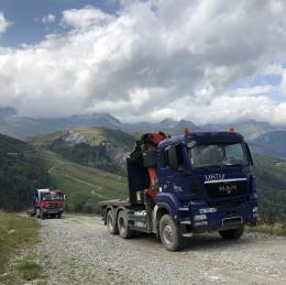 MBTM, Mellet Billon Travaux en Montagne, Remontées Mécaniques, Montagne, BTP, Spéciaux, Maitrise des environnements complexes, Génie Civil, Télésièges, Isère, Savoie, Haute-Savoie, Rhône Alpes, Station de ski, Neige, Chantiers, Montage, Appareil, Télécabine, Transport par câble, Terrassement, forage, Maintenance, TSF, TSD, TCD, TMX, certification, ISO, pelle araignee, levage, epissure, pylône, balancier, fût, ligne, câble, Bâtiment industriel, Bâtiment, Massif, Industrie, Attraction, Respect, Compétences, Techniques, Sécurité, Environnement, Qualité, QSE, Société, SAS, Camion tracteur, Camion porteur, Grue, Matériel de déroulage, Treuil, Matériel, Services, Intervention d'urgence, Télésiège fixe, Télésiège débrayable, Télécabine débrayable, Camion, Grue, Camion grue, Materiel roulant, Transport, Chantiers, Transport tout terrain, Chantiers de montagne, 6x6, Saint Laurent du Pont, Chartreuse