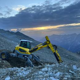 MBTM, Mellet Billon Travaux en Montagne, Remontées Mécaniques, Montagne, BTP, Spéciaux, Maitrise des environnements complexes, Génie Civil, Télésièges, Travaux difficiles Isère, Travaux Savoie, Entreprise travaux Montagne Haute-Savoie, Chantier complexe Rhône Alpes, Station de ski, Neige, Chantiers, Montage, Appareil, Télécabine, Transport par câble, Terrassement, forage, Maintenance, TSF, TSD, TCD, TMX, certification, ISO, pelle araignee, levage, epissure, pylône, balancier, fût, ligne, câble, Bâtiment industriel, Bâtiment, Massif, Industrie, Attraction, Respect, Compétences, Techniques, Sécurité, Environnement, Qualité, QSE, Société, SAS, Camion tracteur, Camion porteur, Grue, Matériel de déroulage, Treuil, Matériel, Services, Intervention d'urgence, Télésiège fixe, Télésiège débrayable, Télécabine débrayable, Pelle araignée M535, Pelle araignée 12,5T, Terrassement de ligne, Orelle, Télécabine orelle, Liaison orelle val thorens, Massif de ligne, Saint Laurent du Pont, Chartreuse