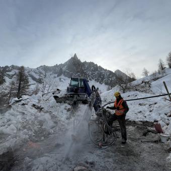 Mer de glace, chantier, base vie, centrale à béton, forage, Travaux Montenvers Chamonix Mont Blanc, 2022
