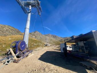 MBTM, Mellet Billon Travaux en Montagne, Remontées Mécaniques, Montagne, BTP, Spéciaux, Maitrise des environnements complexes, Génie Civil, Télésièges, Isère, Savoie, Haute-Savoie, Rhône Alpes, Station de ski, Neige, Chantiers, Montage, Appareil, Télécabine, Transport par câble, Terrassement, forage, Maintenance, TSF, TSD, TCD, TMX, certification, ISO, pelle araignee, levage, epissure, pylône, balancier, fût, ligne, câble, Bâtiment industriel, Bâtiment, Massif, Industrie, Attraction, Respect, Compétences, Techniques, Sécurité, Environnement, Qualité, QSE, Société, SAS, Camion tracteur, Camion porteur, Grue, Matériel de déroulage, Treuil, Matériel, Services, Intervention d'urgence, Télésiège fixe, Télésiège débrayable, Télécabine débrayable, Orelle, Télécabine orelle, Liaison orelle val thorens, Déroulage, Déroulage câble, Treuil, Groupe hydraulique, Épissure, Saint Laurent du Pont, Chartreuse