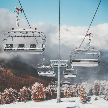 Travaux en Montagne, Remontées Mécaniques travaux Isère, BTP chantiers Spéciaux, Génie Civil Rhône-Alpes, Télésièges Savoie, Station de ski travaux Isère, Chantiers Neige, Télécabine travaux, Transport par câble, Télésiège travaux